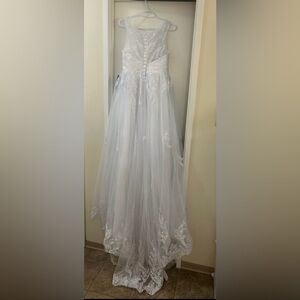 Elegant White Lace Wedding Dress